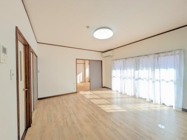 プルミエールAの居間・リビング