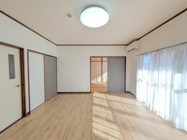 プルミエールAの居間・リビング