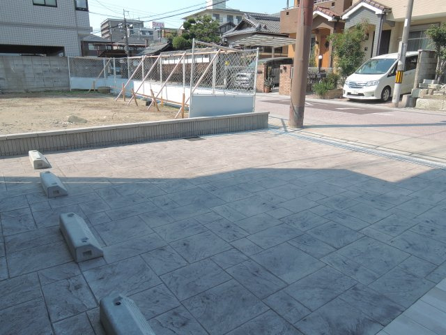 リブリラゴーラの駐車場