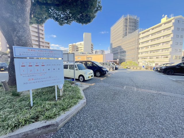 ローレルハイツ南福岡の駐車場