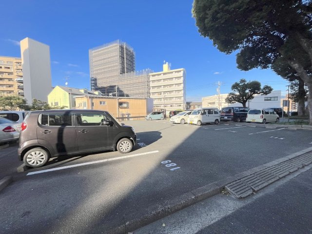 ローレルハイツ南福岡の駐車場