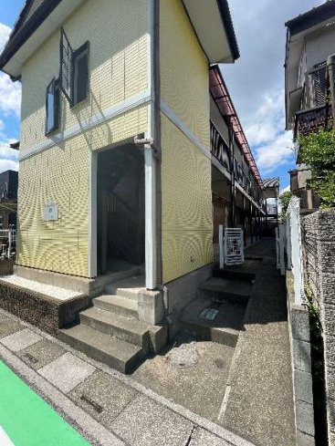 草加市氷川町の一棟アパートの外観