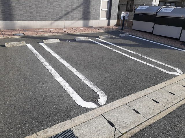 ポーシェガーデン３の駐車場