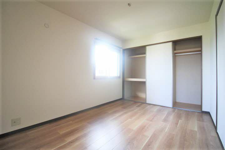 バリュージュ龍野の洋室