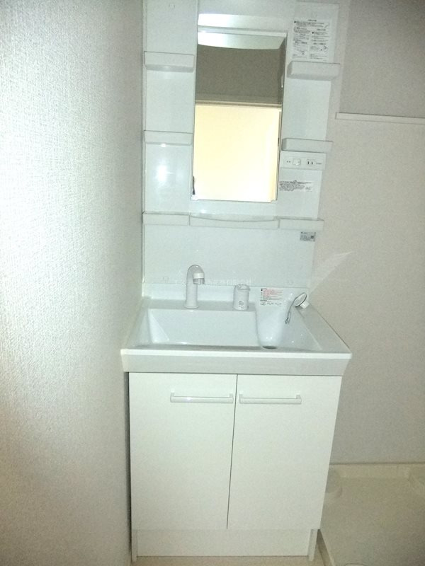 フルールポミエ　Bの独立洗面台|シャワー付洗面化粧台