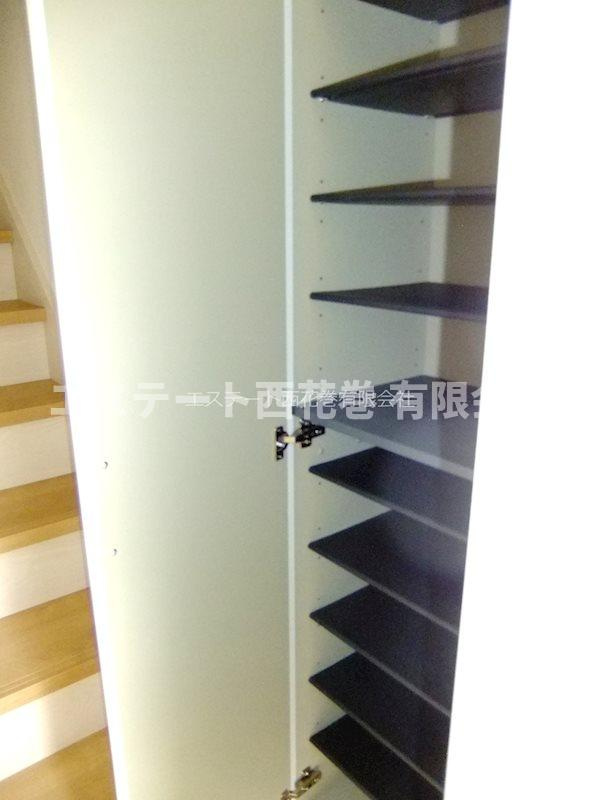 フルールポミエ　Ａ|鏡付きシューズボックス