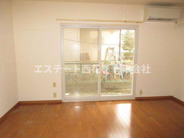 ブルージュの居間・リビング|エアコンあります