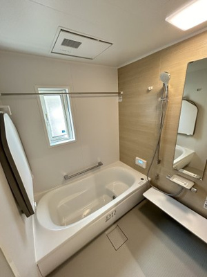 【浴室】 | 高取南二丁目　新築 | 窓のあるお風呂