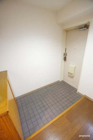 ストークカーサ辰田　仲介手数料無料の玄関