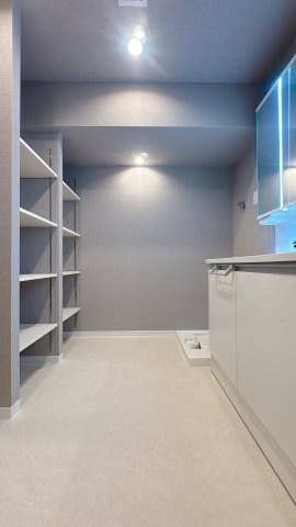 【ランドリースペース】 | ライオンズマンション筑紫丘☆仲介手数料無料☆ | 脱衣所にある収納が、十分だなって思える物件は少ないけど、これならバスタオルたくさん置いても大丈夫♪