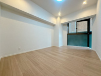 【洋室】 | ライオンズマンション筑紫丘☆仲介手数料無料☆ | ふとのぞく、窓からの景色にホッとする。窓はときに、いろんな表情をみせます。