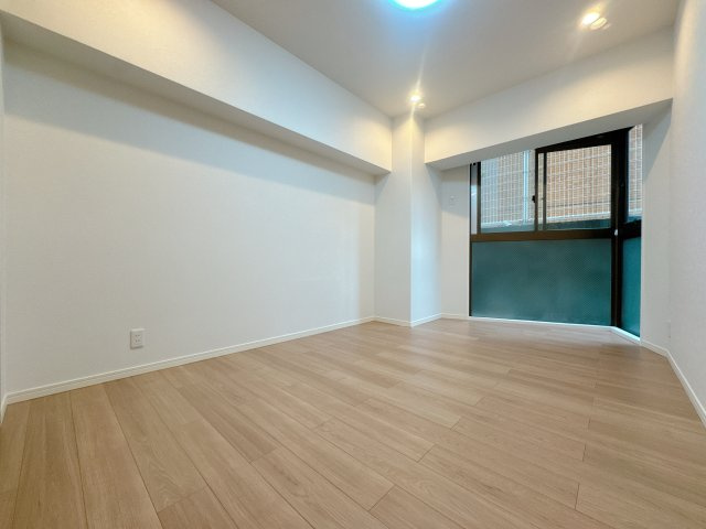 【洋室】 | ライオンズマンション筑紫丘☆仲介手数料無料☆ | ふとのぞく、窓からの景色にホッとする。窓はときに、いろんな表情をみせます。