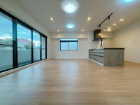 【居間・リビング】 | ライオンズマンション筑紫丘☆仲介手数料無料☆ | 景観を望みながらお部屋でくつろぐのがおすすめの過ごし方です♪家族との時間、自分の時間共に大切にできる空間がここにあります。