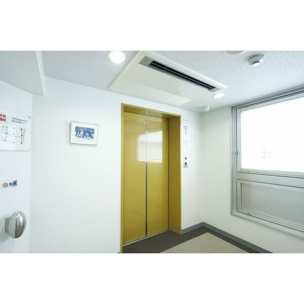 大阪市北区曾根崎新地２丁目の事務所のロビー