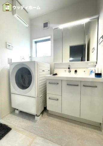 川口市鳩ケ谷本町4丁目　中古一戸建ての独立洗面台