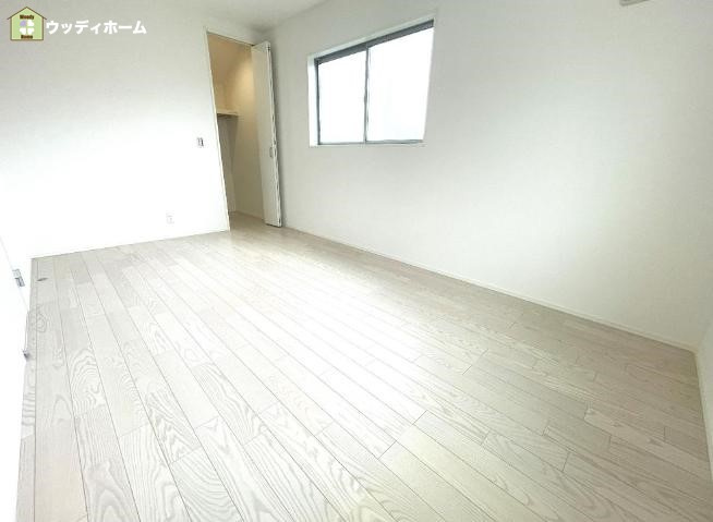 川口市鳩ケ谷本町4丁目　中古一戸建ての洋室