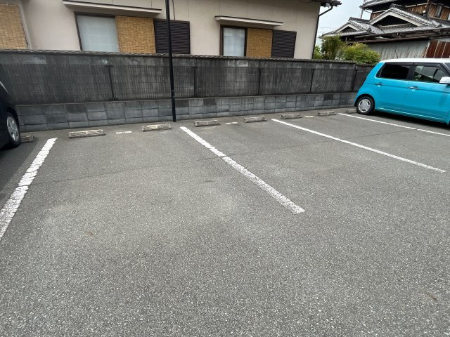 アンベリール都倉の駐車場
