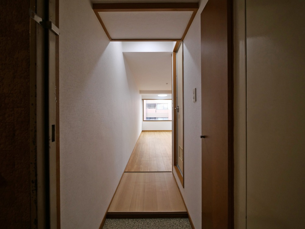 大阪市中央区島之内２丁目の賃貸マンションの玄関