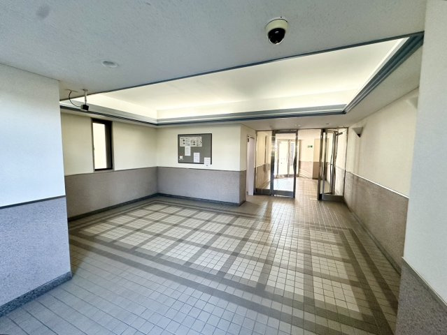 ハウステージ多賀城のエントランス