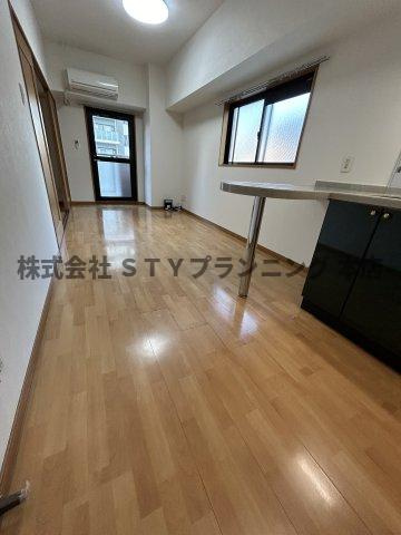 仲介手数料０円！フォルクランド那古野の居間・リビング