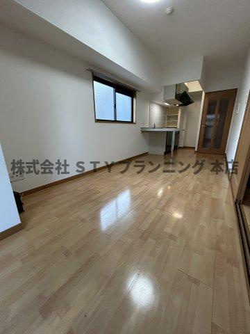 仲介手数料０円！フォルクランド那古野の居間・リビング