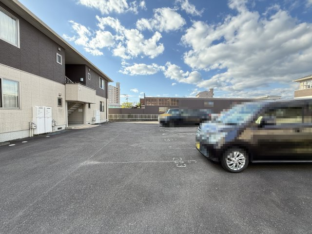 シャーメゾン・ジラソーレ C棟の駐車場