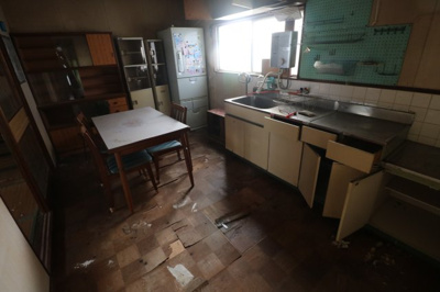 【キッチン】 | 宇部市五十目山町（51坪）2階建 | 床面著しく劣化しております