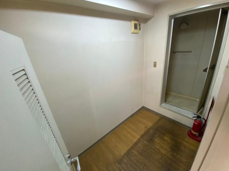 大阪市中央区東心斎橋１丁目の店舗事務所の内装