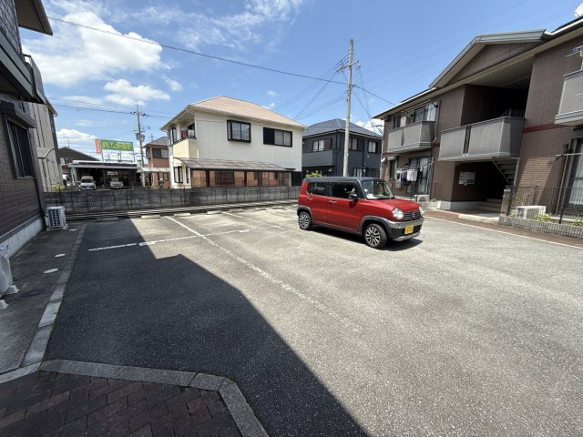 メゾン　ド　ブラウニーCの駐車場