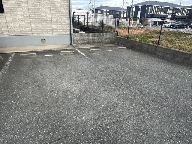 レジェンド今在家　Bの駐車場
