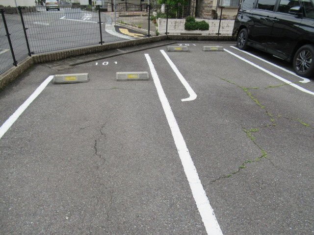 神戸市須磨区南落合１丁目のアパートの駐車場