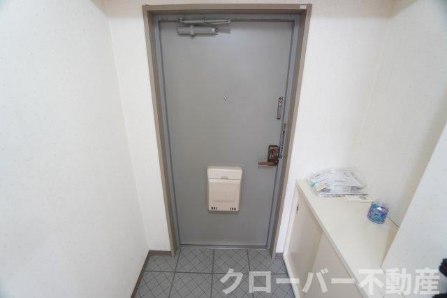 五福マンションの玄関