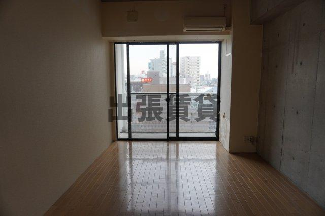 仲介手数料0！！スクエア名駅南の居間・リビング