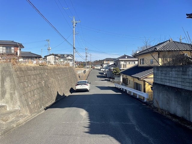 オレンジ　★北茨城市平潟町　大型住宅団地　浜道団地内★　売地　の前面道路含む現地写真