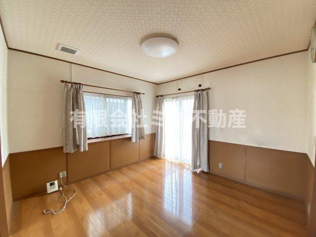 結城市中央町　売戸建の居間・リビング