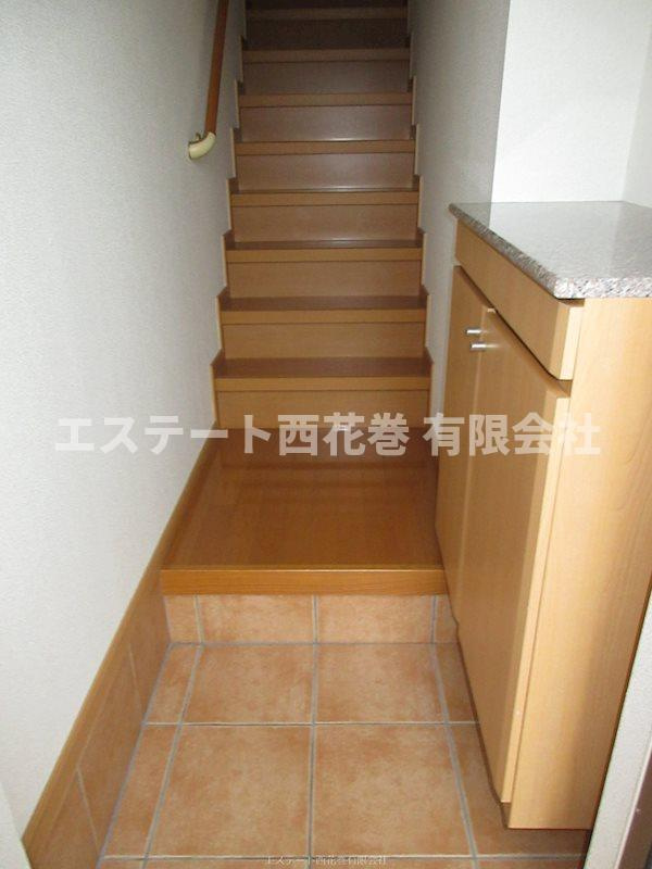 アパルトマン・エムの玄関|室内階段