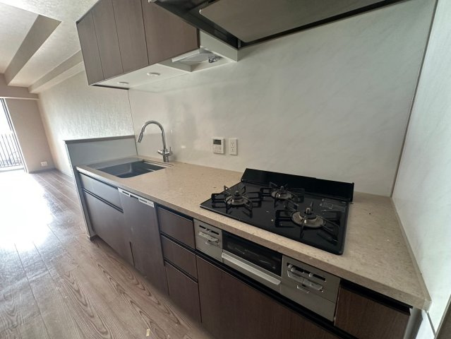 プラウド高田馬場のキッチン|☆食洗器・ディスポーザー・グリル付のガス3口システムキッチン☆
※ハウスクリーニング前