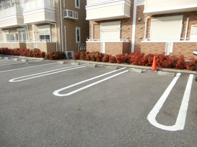 神戸市垂水区乙木３丁目のアパートの駐車場