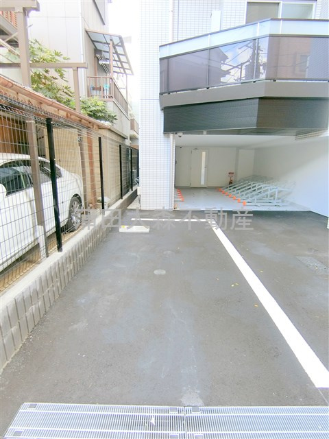 ティモーネ　プレミアム蒲田＠仲介手数料無料の駐車場|敷地内平置き駐車場　空き状況等詳細はお問合せ下さい。