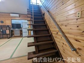 中古戸建　安中３丁目の和室|おしゃれな階段です