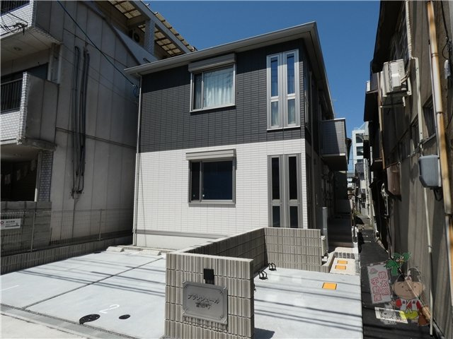 岡山市北区富田町２丁目のアパートの外観
