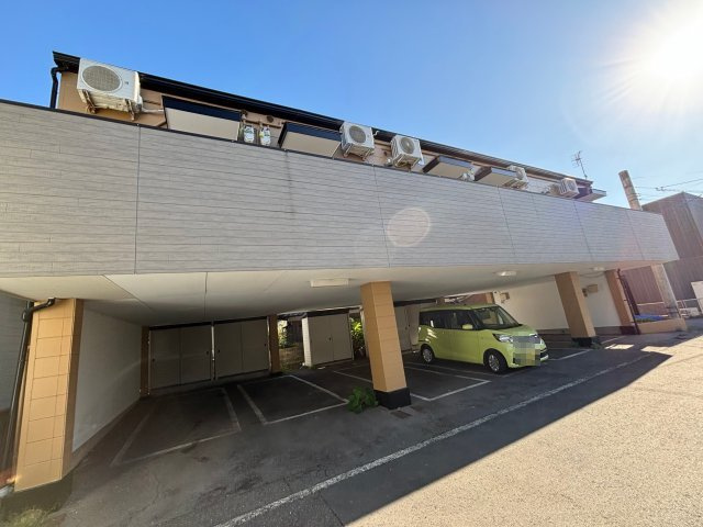 オナーズヒル福田の駐車場