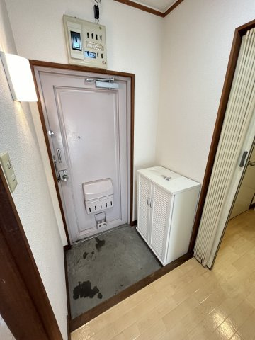 若草ハイツの玄関