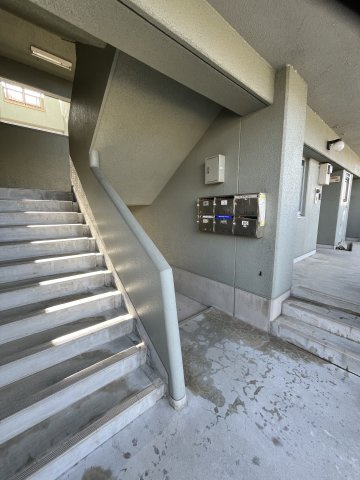 若草ハイツのエントランス