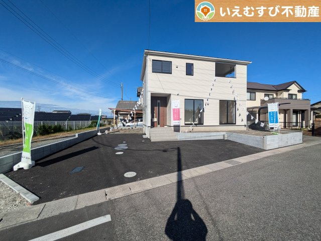 Cradle garden　太田市尾島町第2の駐車場|2台駐車可能なスペース完備
しっかり舗装してある駐車スペースで天気が悪く足元が悪い日でも乗り降りしやすい♪