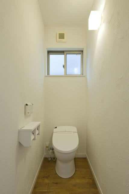 瑞江貸家のトイレ|2階