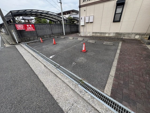 メイプルガーデンの駐車場