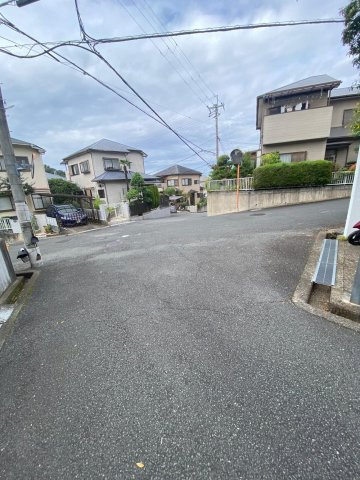 妙見東５丁目　中古一戸建ての前面道路含む現地写真|■物件内覧・資前面道路含む現地写真　幅員4ｍ/5ｍ
金計画相談・住宅ローン相談、リフォーム相談、お問合せ受付中■
※当日・翌日のご内覧、ご相談はお電話でのお問合せがスムーズです！