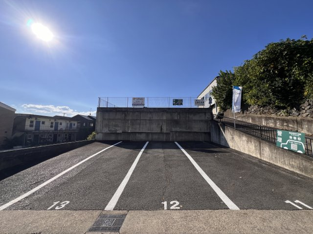 小根尾森ガレージの外観