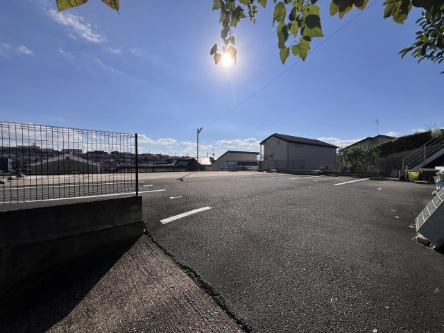 小根尾森ガレージの駐車場